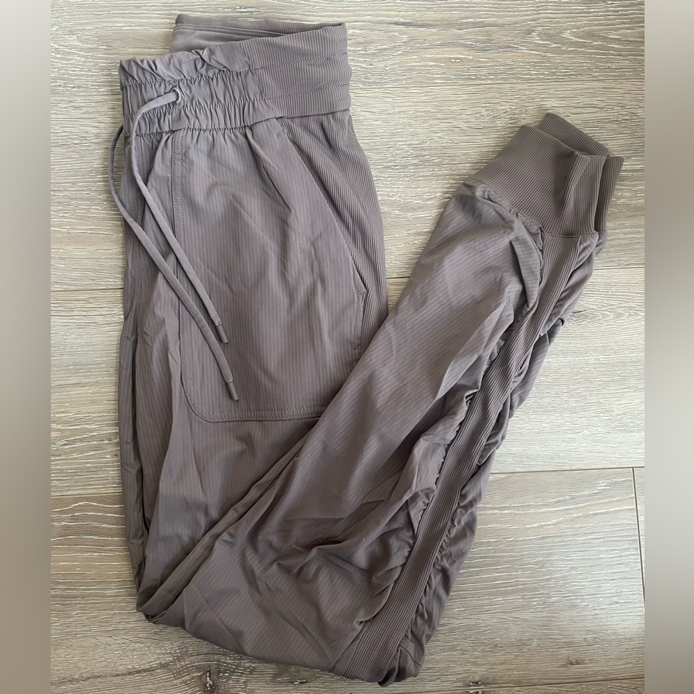 Lululemon Athletica Dusty Purple Studio Pant size 4